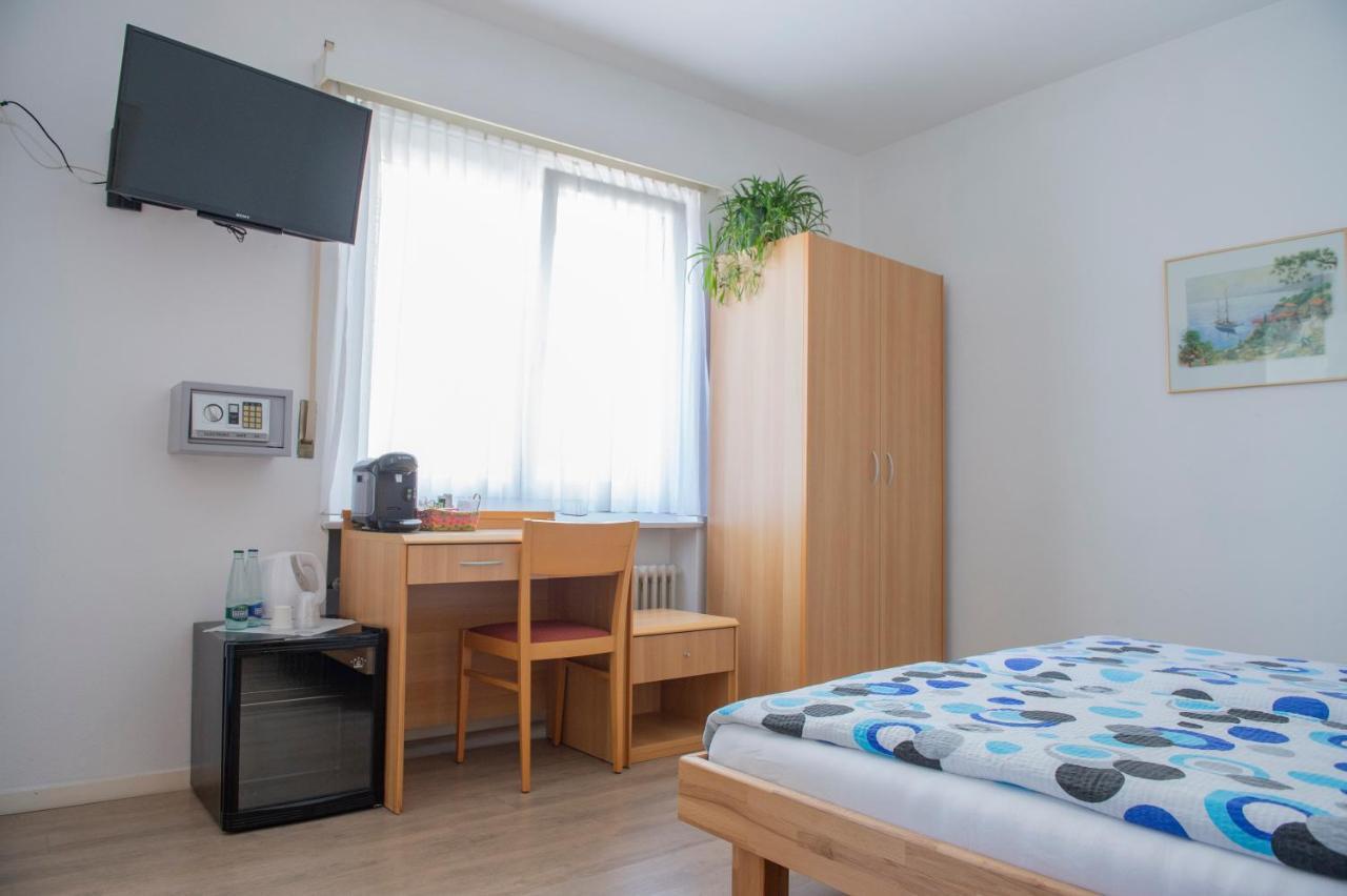 Garni Moderno Hotel เบลลินโซนา ภายนอก รูปภาพ