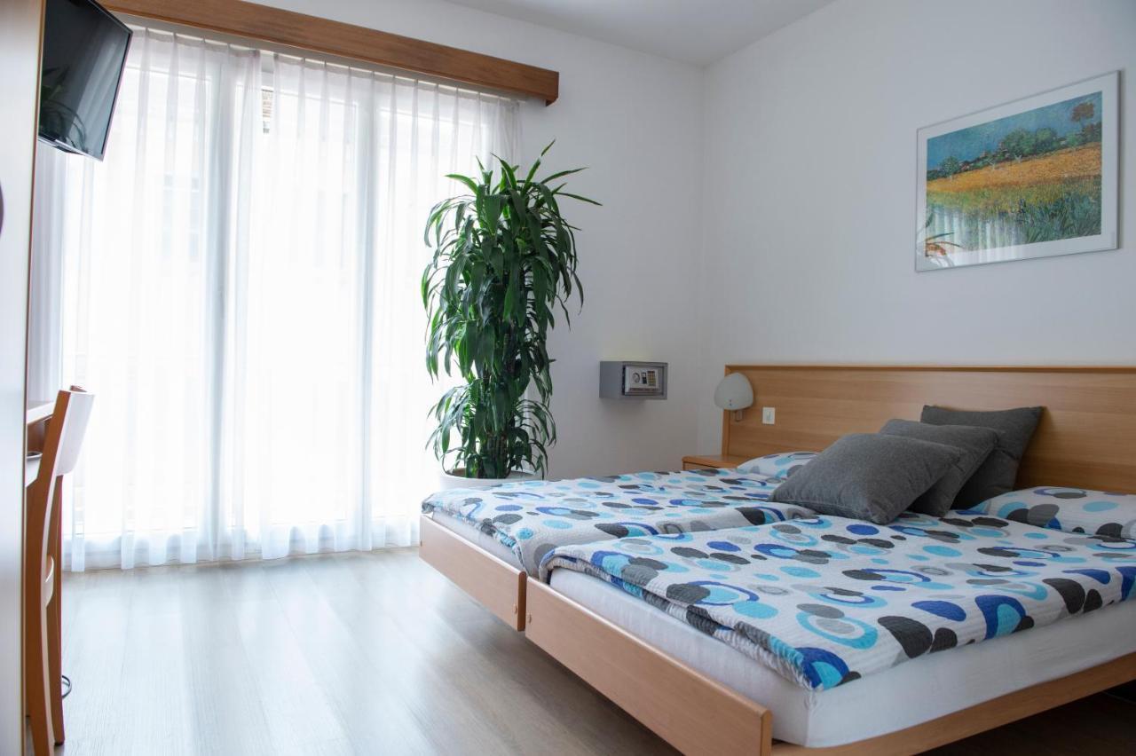 Garni Moderno Hotel เบลลินโซนา ภายนอก รูปภาพ