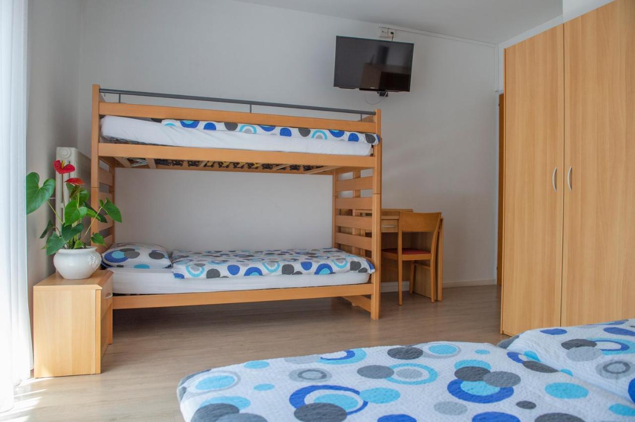 Garni Moderno Hotel เบลลินโซนา ภายนอก รูปภาพ