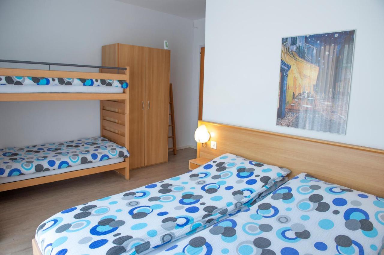 Garni Moderno Hotel เบลลินโซนา ภายนอก รูปภาพ