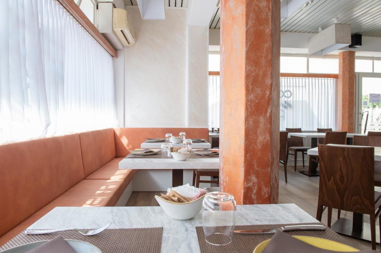 Garni Moderno Hotel เบลลินโซนา ภายนอก รูปภาพ