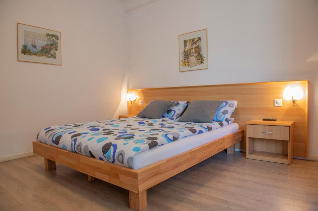 Garni Moderno Hotel เบลลินโซนา ภายนอก รูปภาพ