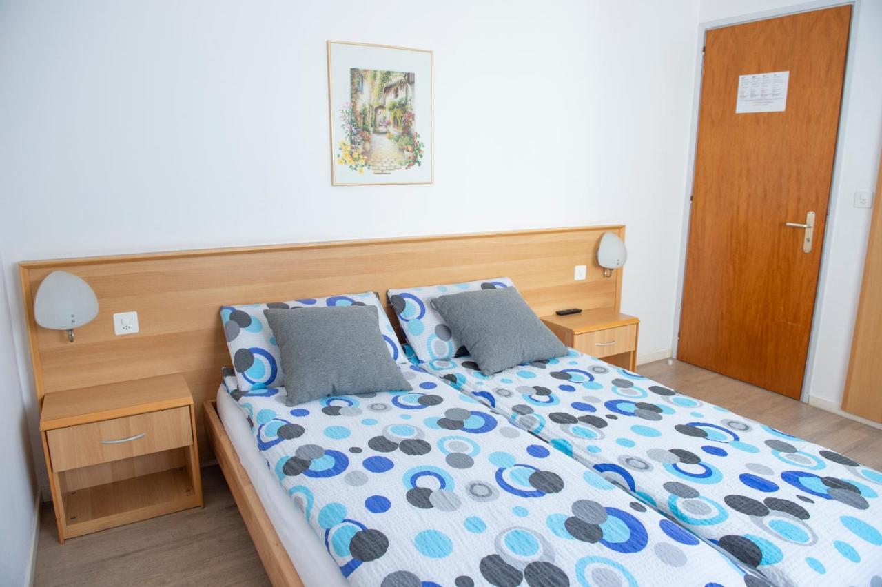 Garni Moderno Hotel เบลลินโซนา ภายนอก รูปภาพ
