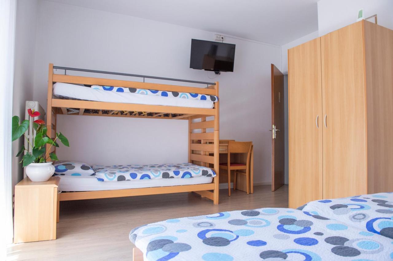 Garni Moderno Hotel เบลลินโซนา ภายนอก รูปภาพ