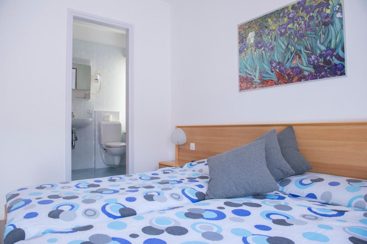 Garni Moderno Hotel เบลลินโซนา ภายนอก รูปภาพ