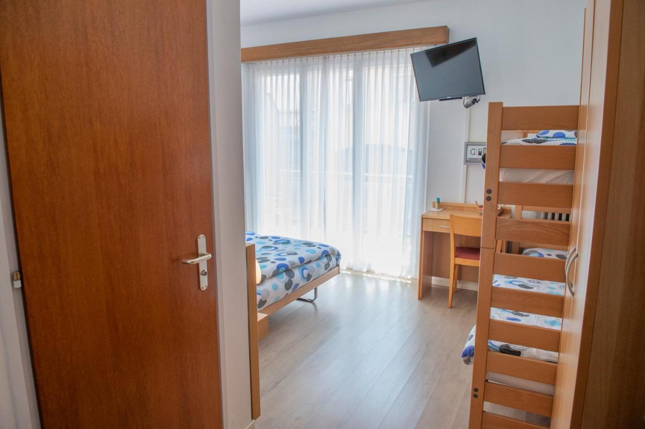 Garni Moderno Hotel เบลลินโซนา ภายนอก รูปภาพ