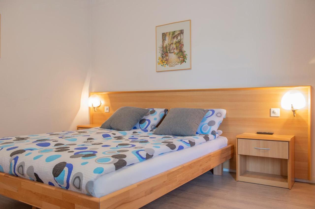 Garni Moderno Hotel เบลลินโซนา ภายนอก รูปภาพ