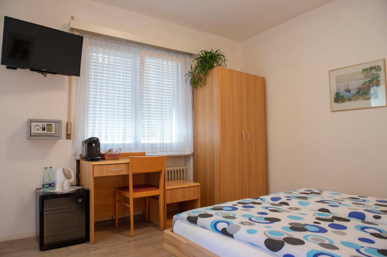 Garni Moderno Hotel เบลลินโซนา ภายนอก รูปภาพ